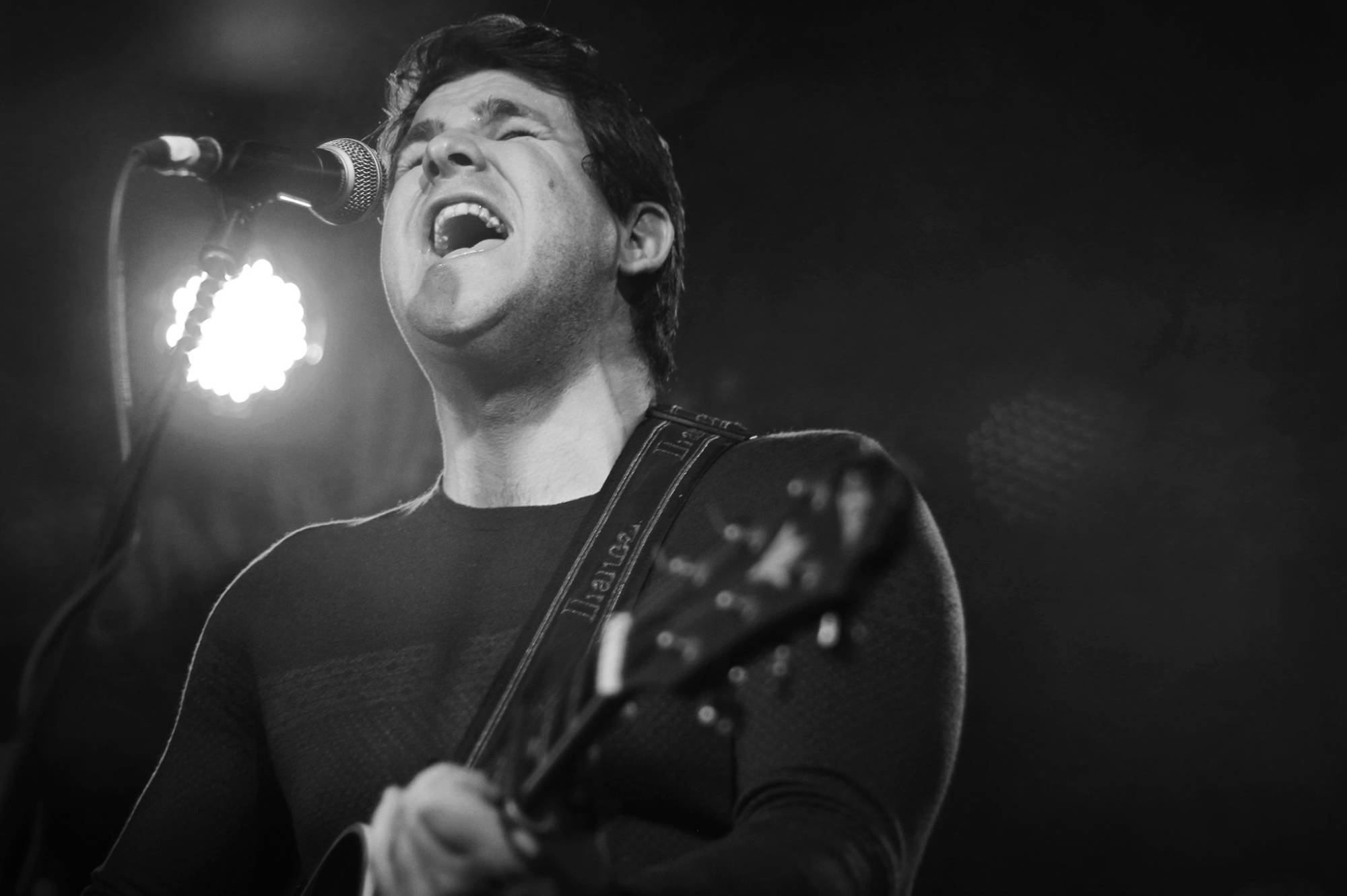 The recording artist and singer/songwriter Elison live on stage